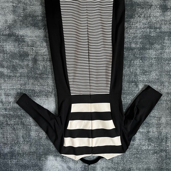 💥VINCE CAMUTO BLACK AND WHITE DRESS💥✨PERFECT CONDITION✨ ⁉️ MAKE AN OFFER ⁉️ - Picture 2 of 4